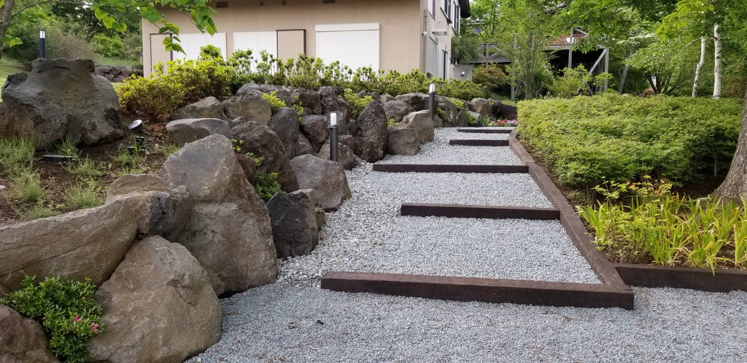 丸紅富士桜別荘地にて施工した枕木施工の事例紹介